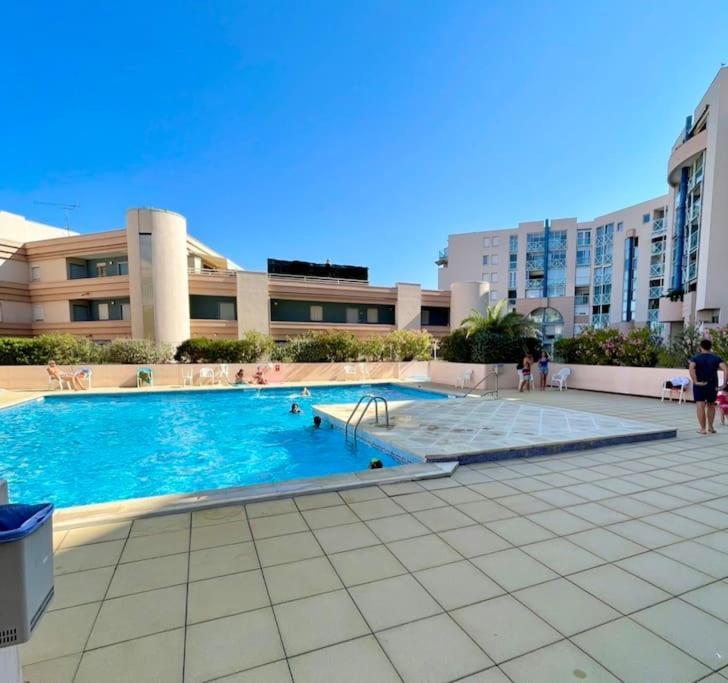 Joli Appartement Avec Piscine Sète Exterior foto