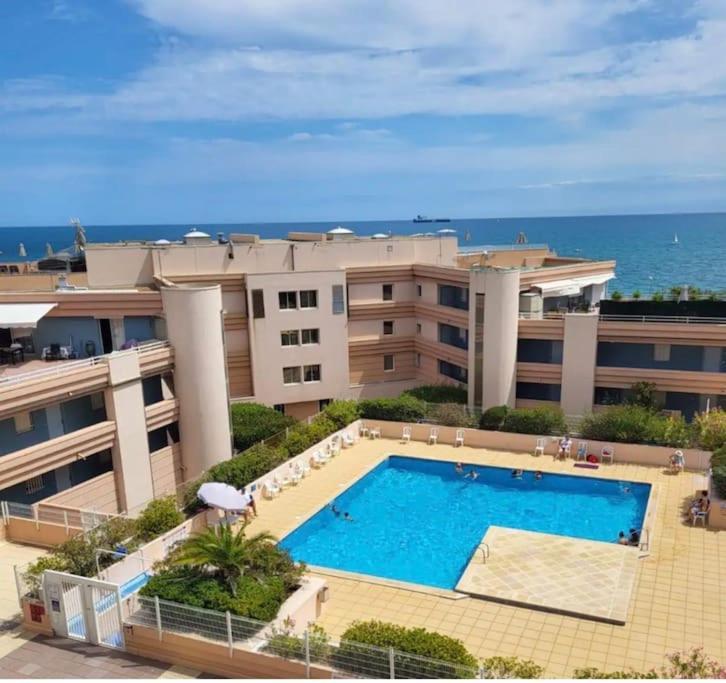 Joli Appartement Avec Piscine Sète Exterior foto